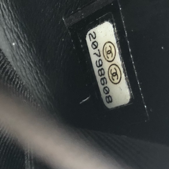 Auth Chanel patent leather zip around wallet - Picture 4 of 17